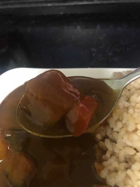 からだ満足STYLE　完熟トマトとカボチャの緑黄色野菜カレー 中辛スプーン